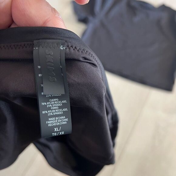 Skims women’s 2ps swimsuit size XL - Picture 5 of 8